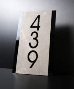 Sinal Numérico Vertical Preto e Pedra Cinza Etrusca Personalizável