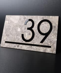 Sinal Numérico Preto e Lombarda Grigio Personalizável