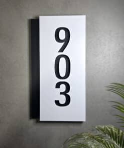 Sinal Numérico Vertical Branco e Preto Personalizável
